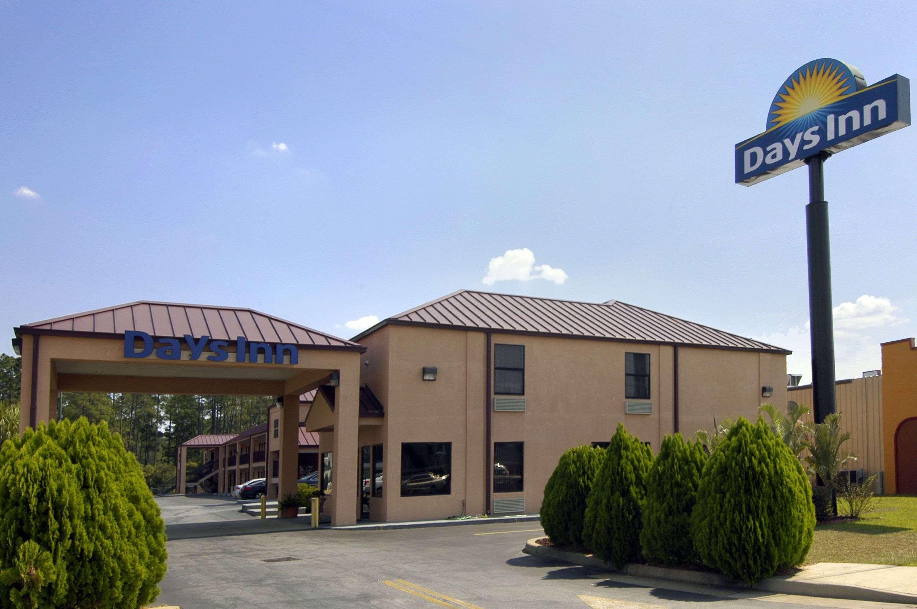 Days Inn By Wyndham Bainbridge Exterior photo